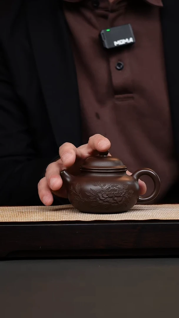 茶壶紫砂紫泥浮雕容天