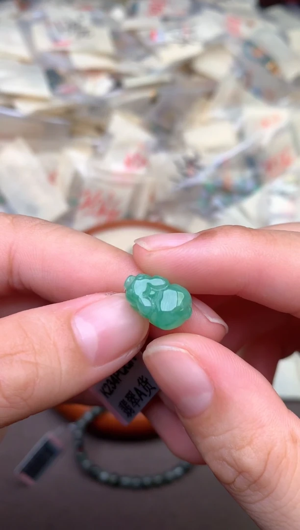 未镶嵌挂件翡翠—
