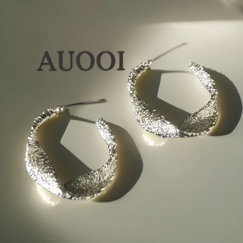 AUOOI 铜合金耳饰  ins风轻奢磨砂细闪曲面几何耳环