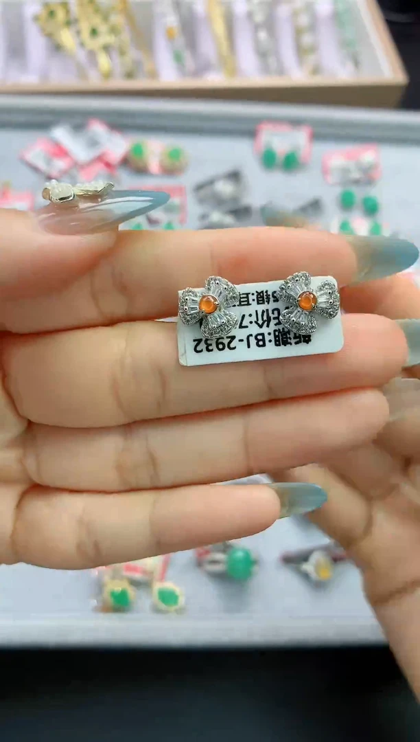 翡翠银S925镶嵌颈饰翡翠 银S925镶嵌 111