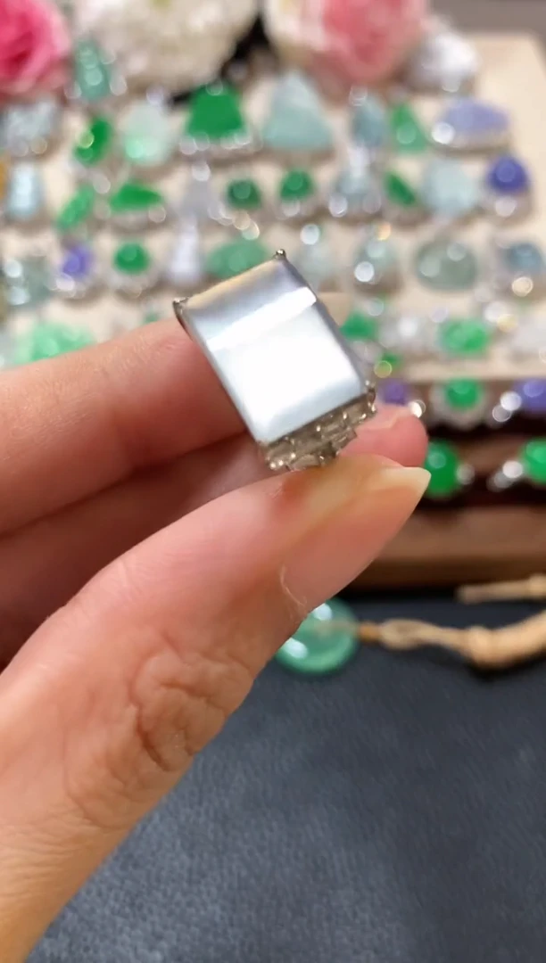 18K金镶嵌戒指翡翠m12