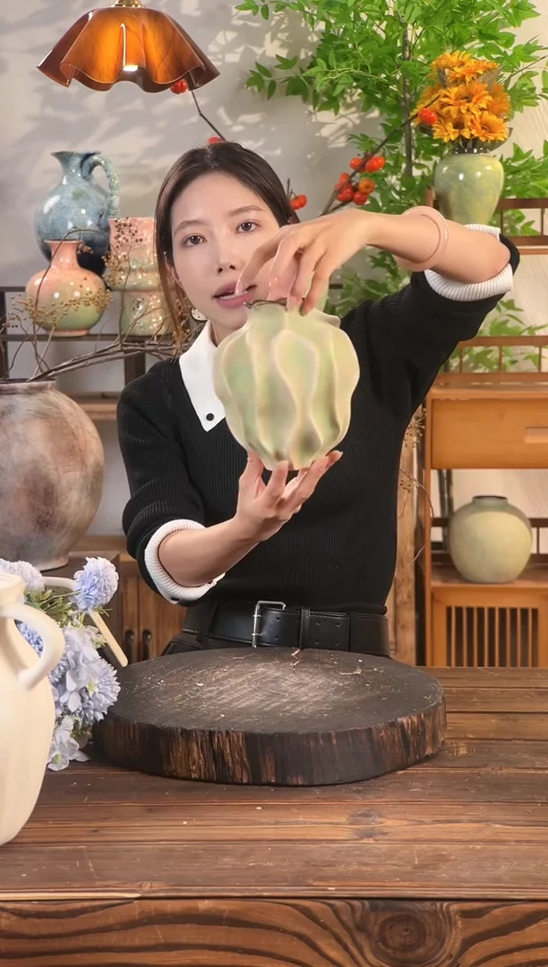 苔点绿-小号丝瓜纹花瓶