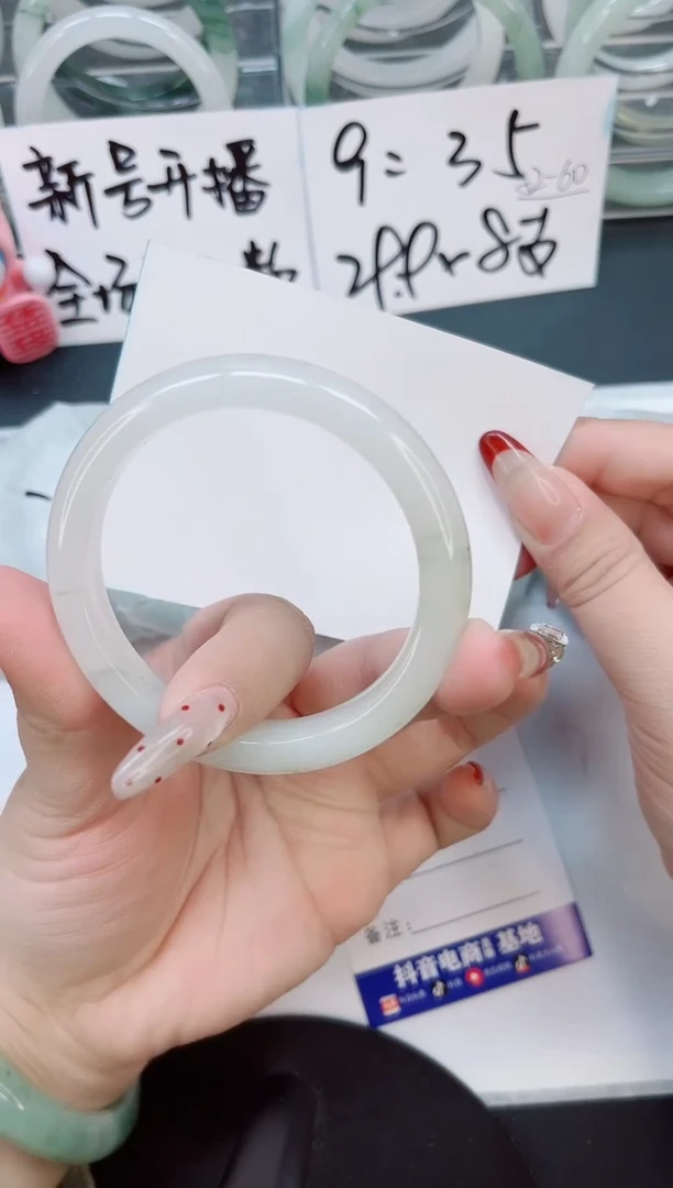 【闪购商品】石英质玉手镯合金a9