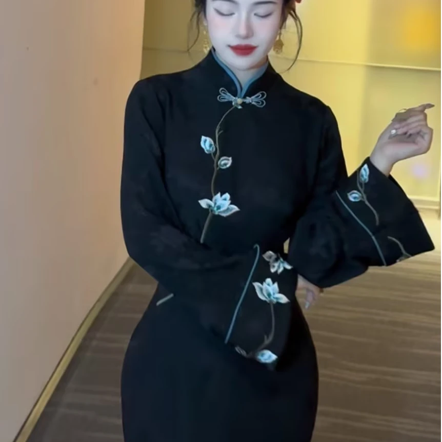 LHMknk1画报夫人原创新中式高级刺绣过年旗袍 玉兰花刺绣黑色