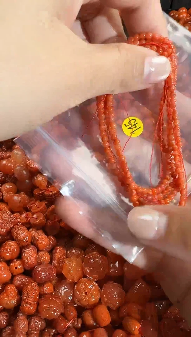 颈饰未镶嵌南红玛瑙1