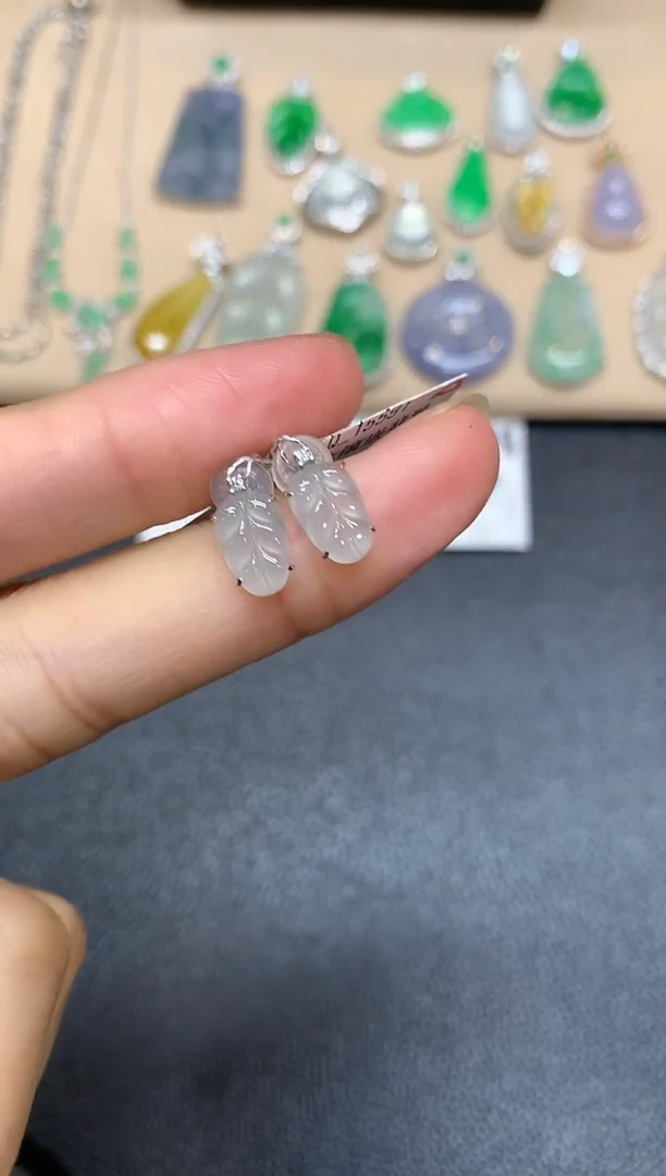 18K金镶嵌翡翠耳饰树叶【无服务费