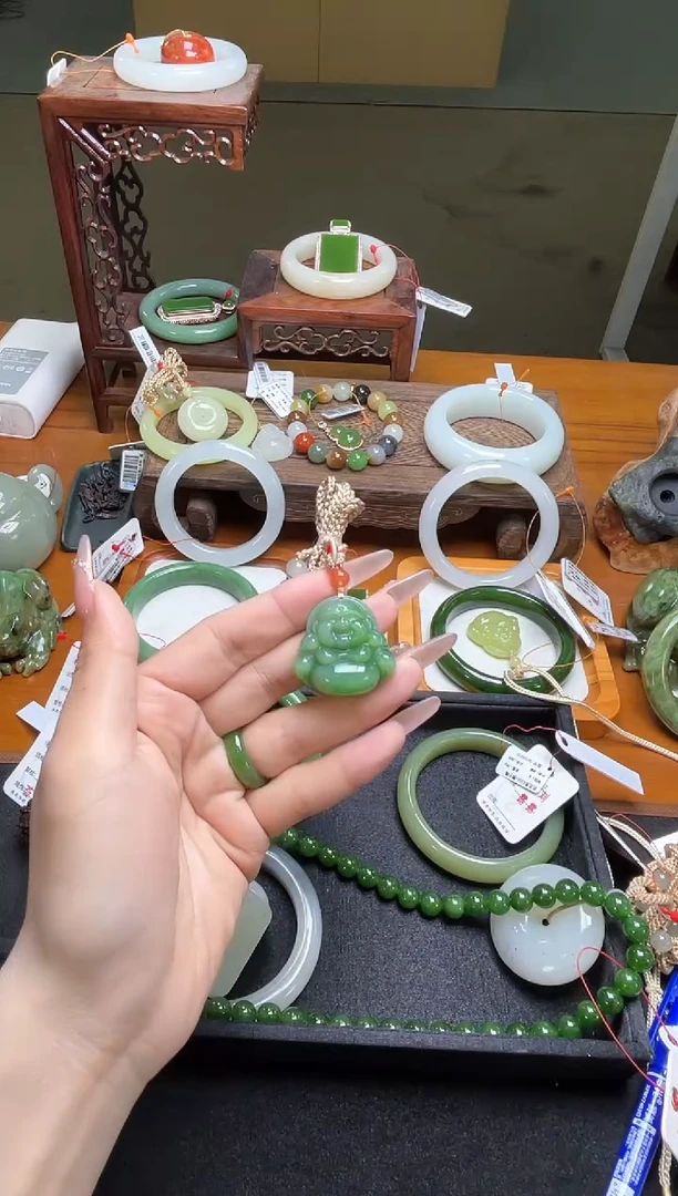 吊坠(不含链)未镶嵌和田玉文*珍俄料粉绿 佛公