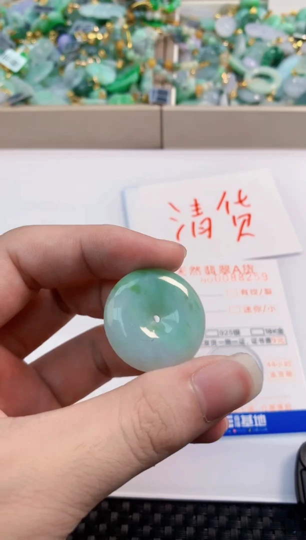 翡翠未镶嵌吊坠(不含链)        1        1