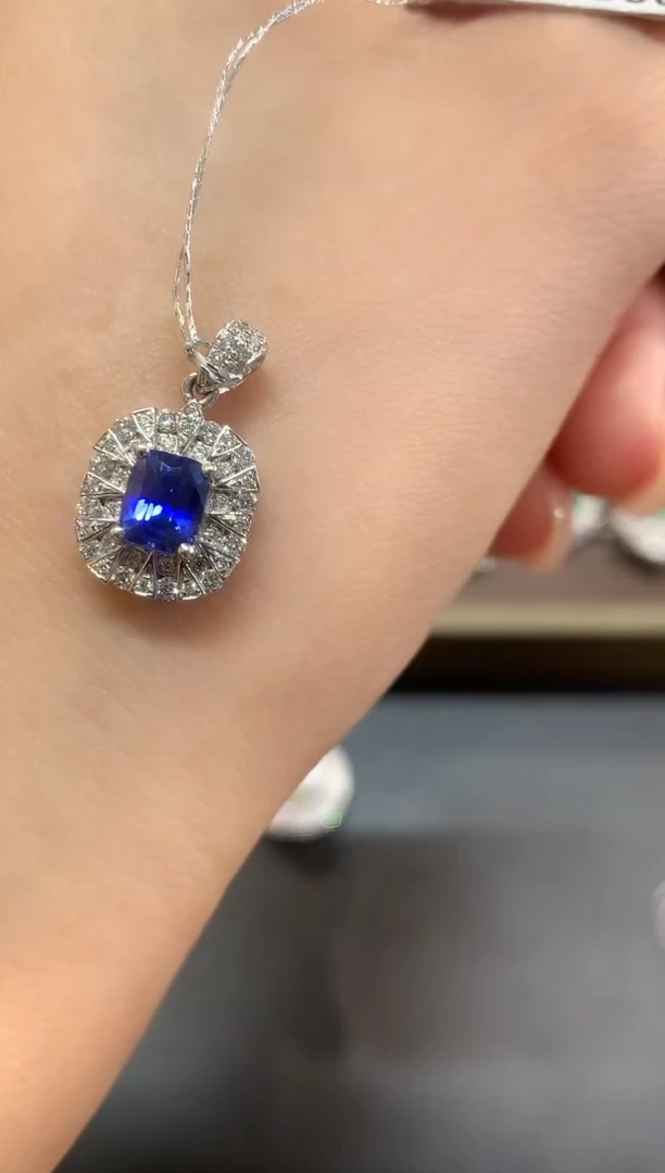 吊坠蓝宝石18K金镶嵌q131