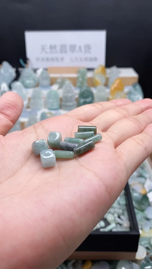 翡翠未镶嵌吊坠(不含链)31 小方糖 （3个） 小路路通（7个）