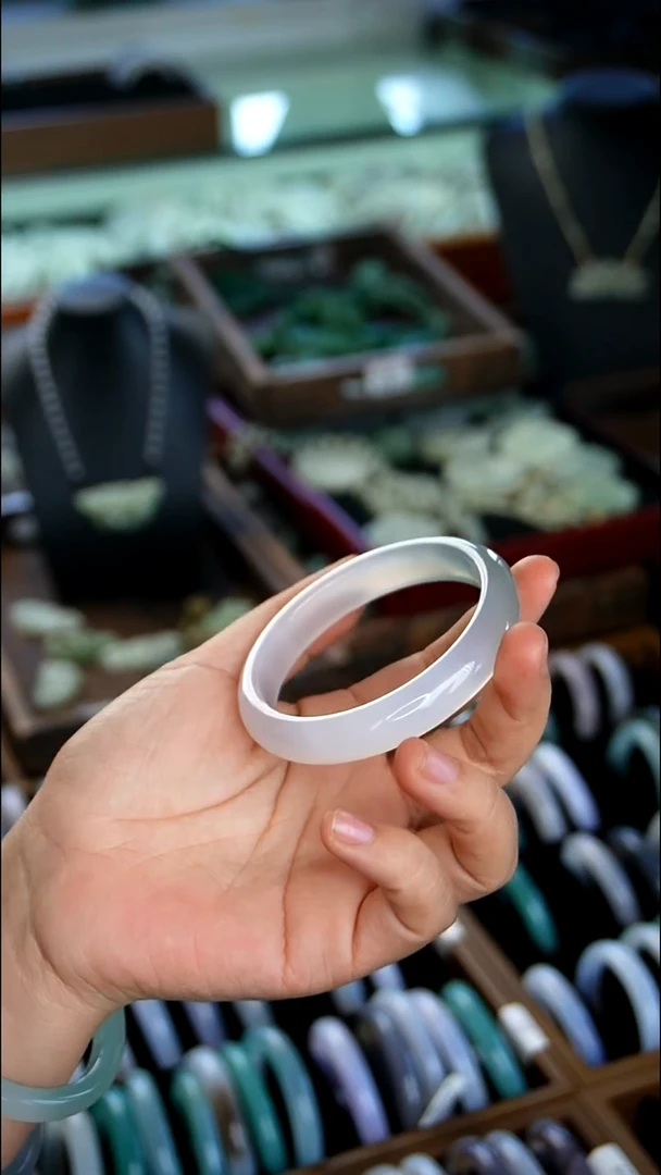 未镶嵌镯子玛瑙/玉髓4.1   58