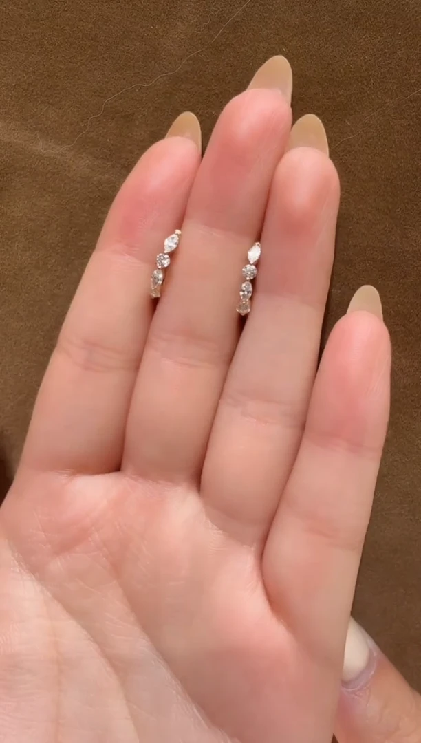 18K金镶嵌实验室培育钻石耳饰@@耳圈黄马眼间圆形10MM