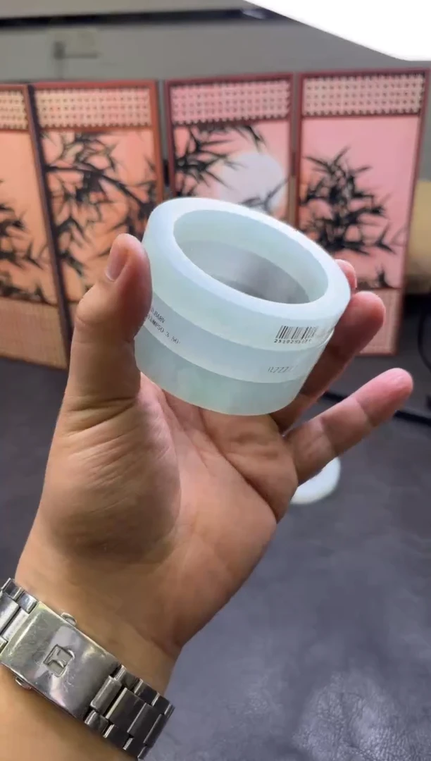 未镶嵌手镯定制翡翠菲*多样性