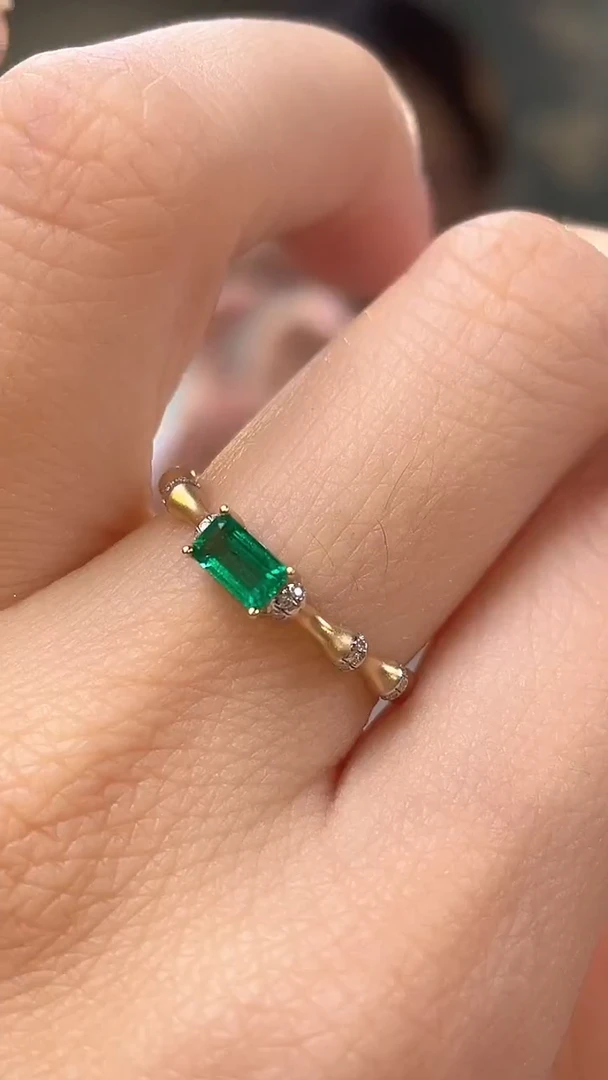 18K金镶嵌戒指祖母绿阿富汗主石：0.27ct