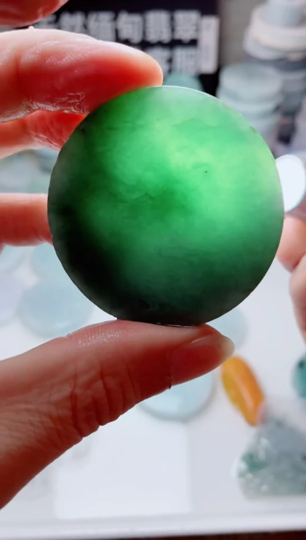 翡翠未镶嵌颈饰3372......