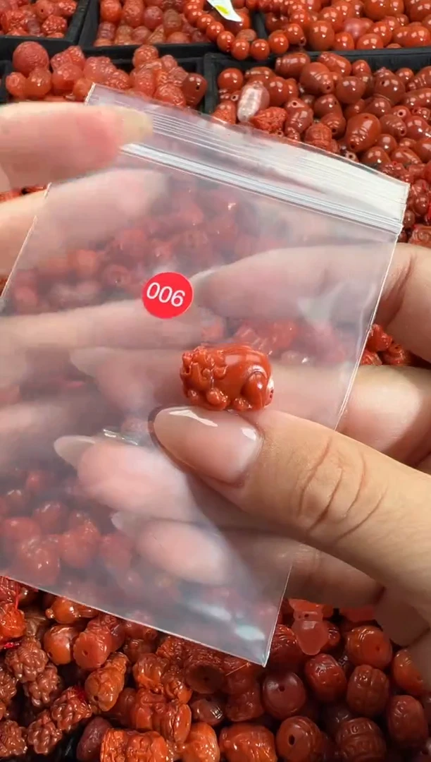 颈饰未镶嵌南红玛瑙1