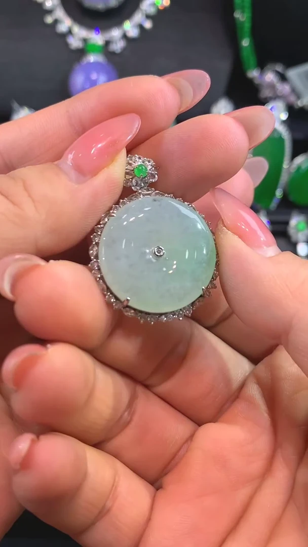 【闪购商品】翡翠吊坠(不含链)18K金镶嵌吊坠