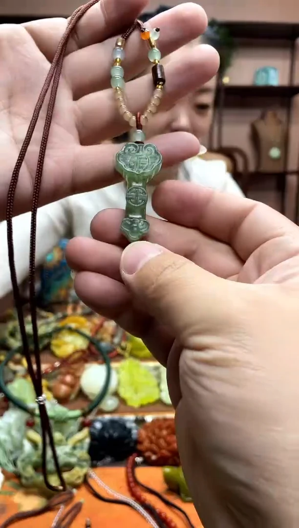 未镶嵌岫玉吊坠·1