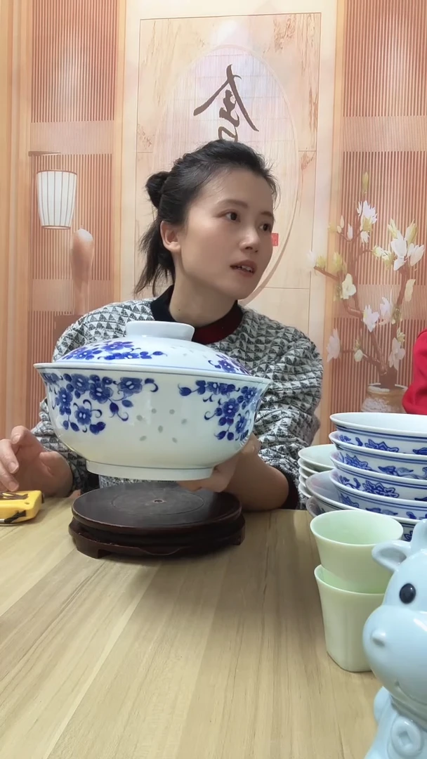 瓷流*飞厂瓷蝴蝶花8英寸盖碗1个