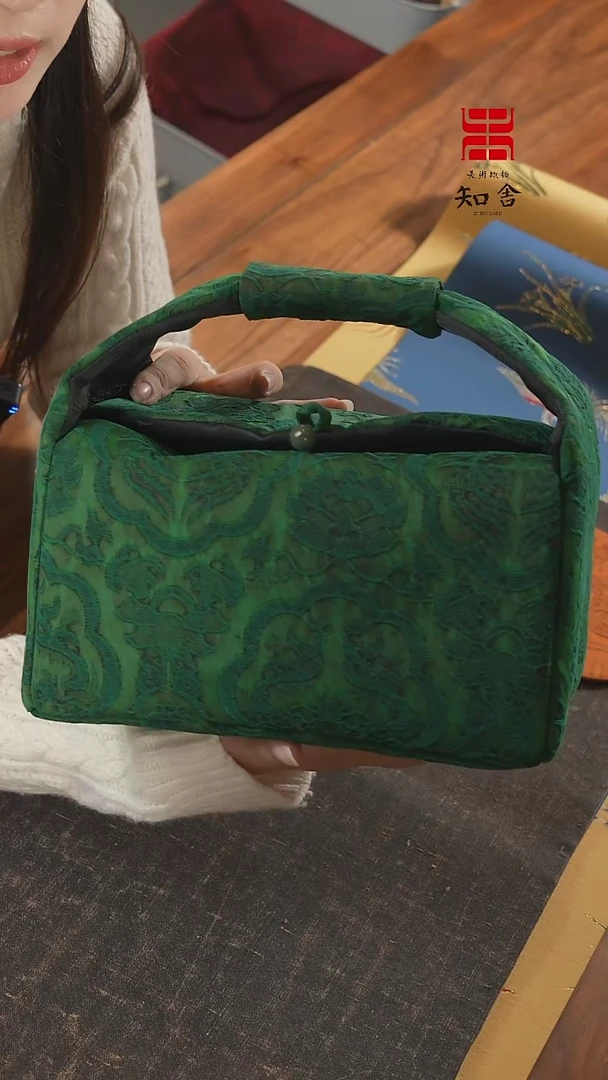 【闪购商品】织绣旅行包·············