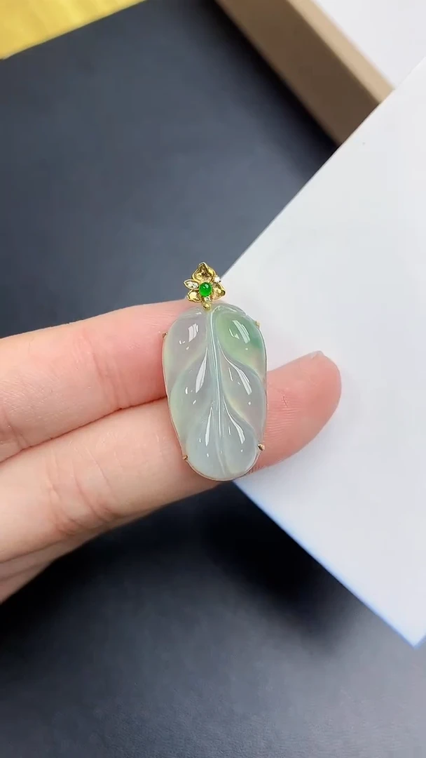 颈饰18K金镶嵌翡翠天然缅甸A货百元以上9元证书费自理