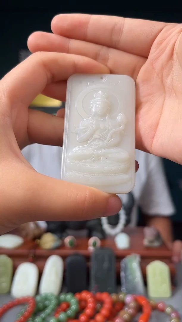 和田玉未镶嵌颈饰吊坠