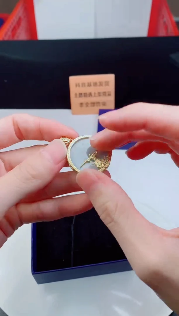 颈饰未镶嵌翡翠  ·
