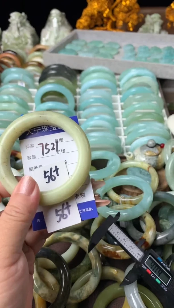【闪购商品】蛇纹石玉手镯未镶嵌7521