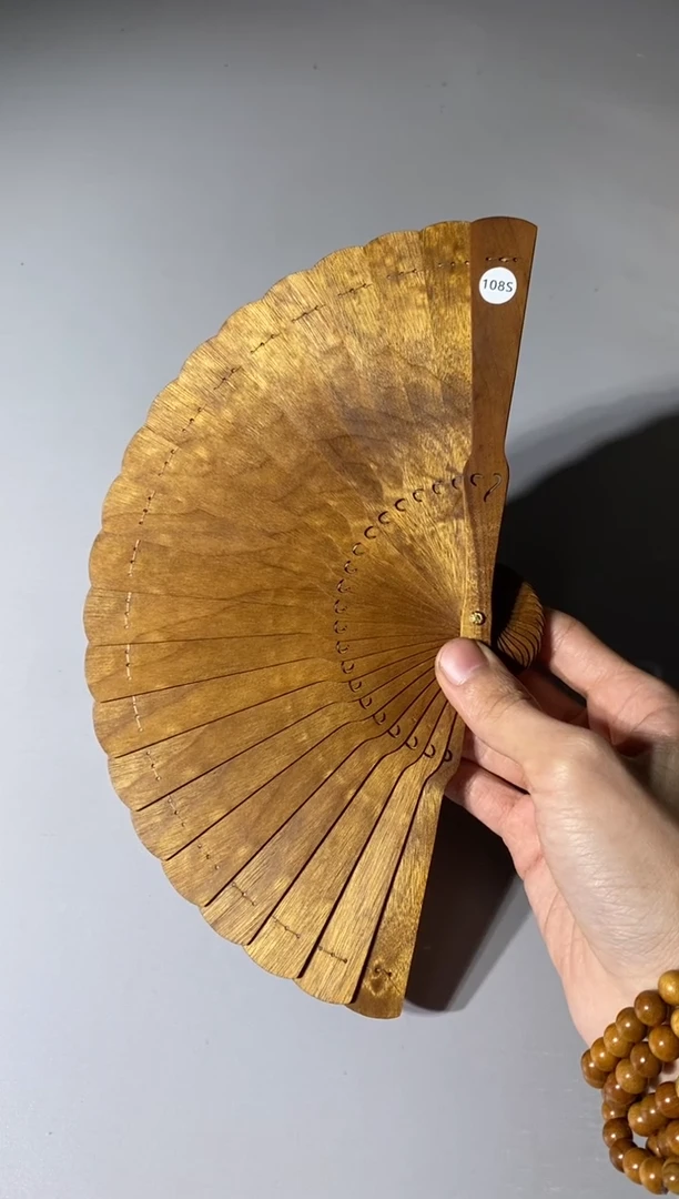 【闪购商品】金丝楠木雕108号15cm金丝楠木小叶桢楠扇子