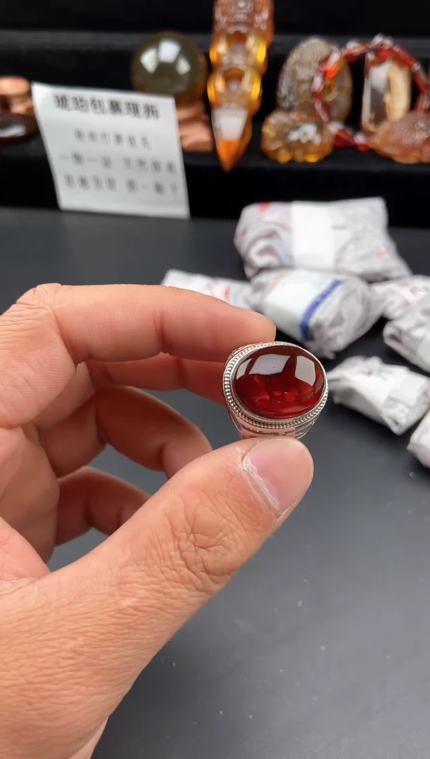 【闪购商品】琥珀戒指银S925镶嵌血珀戒指