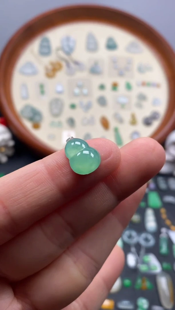 颈饰未镶嵌翡翠冰葫芦/芬