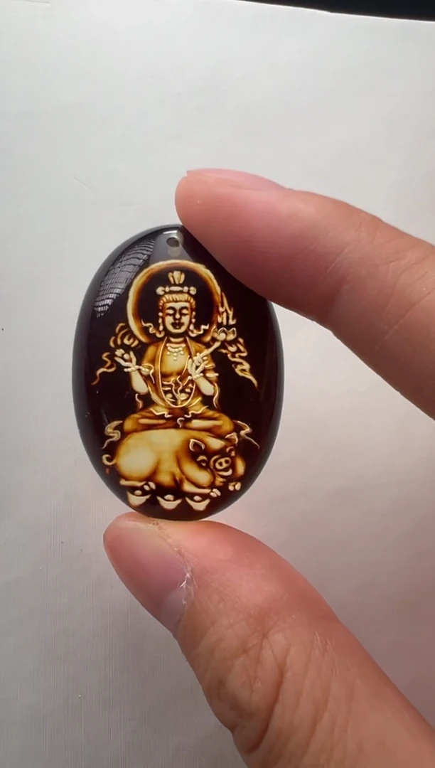 未镶嵌颈饰琥珀守护