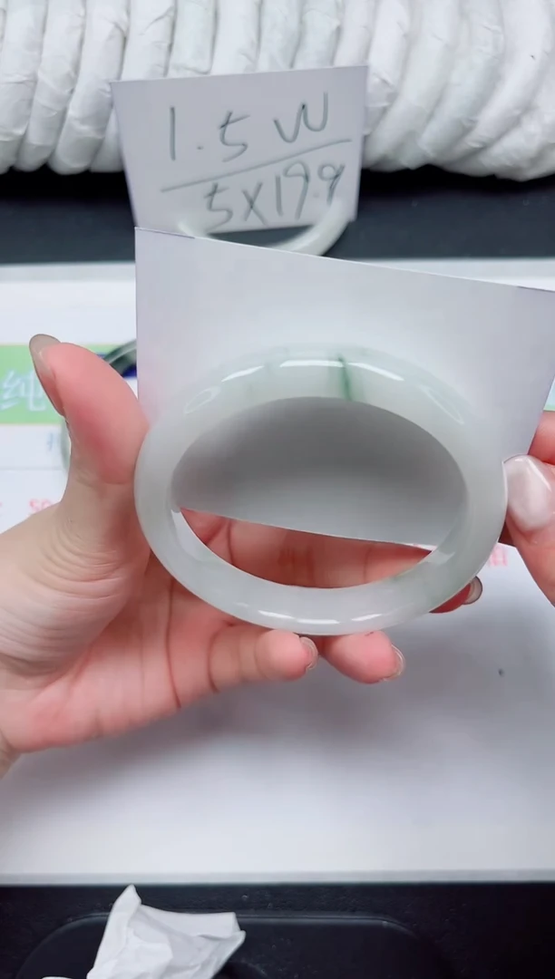 【闪购商品】石英质玉手镯未镶嵌240-63.7