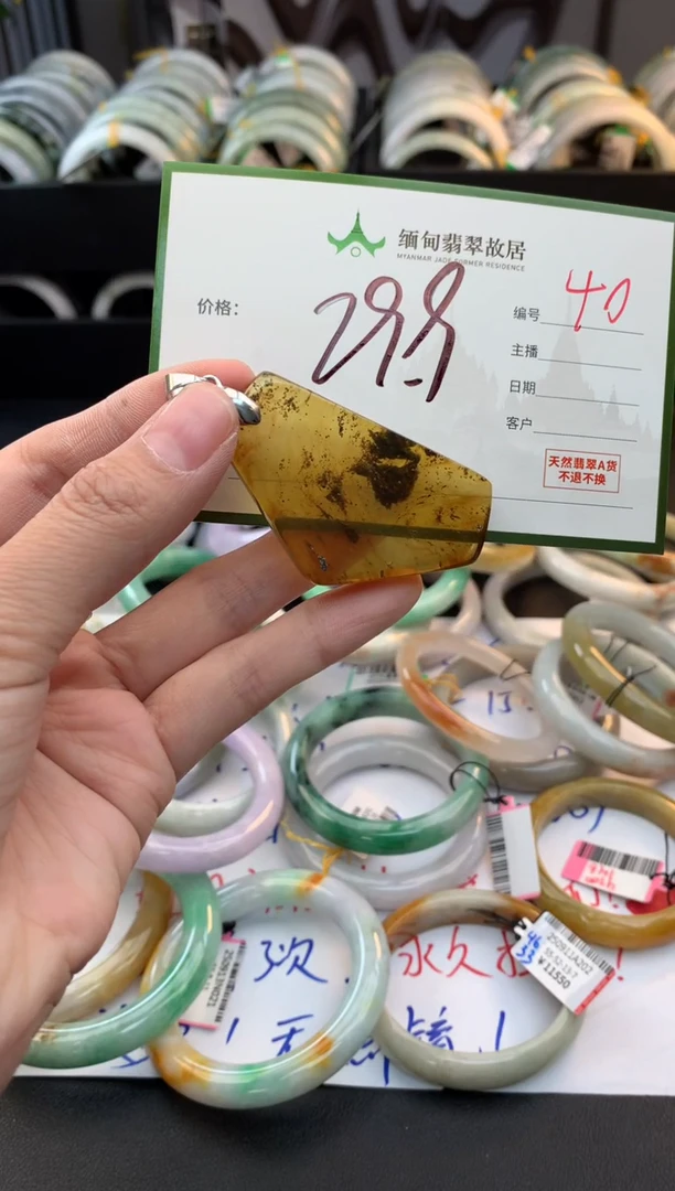 琥珀颈饰未镶嵌果*?毛货需精细抛光+多人