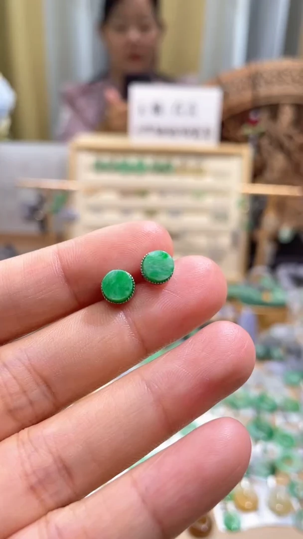 翡翠未镶嵌颈饰耳钉