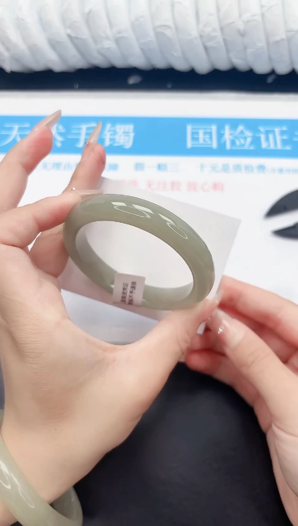 手镯石英质玉未镶嵌60-62.5DG1