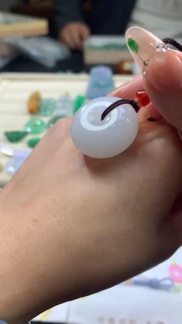 【闪购商品】石英质玉颈饰未镶嵌石英