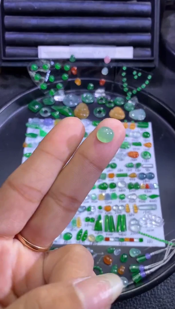 未镶嵌挂件翡翠蛋