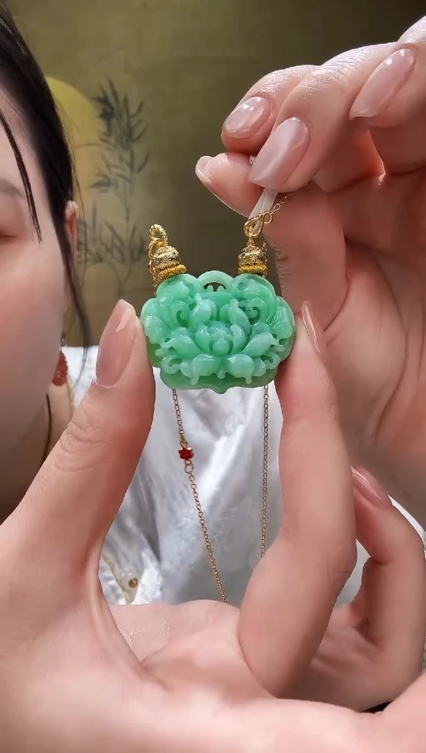 颈饰未镶嵌翡翠吊坠