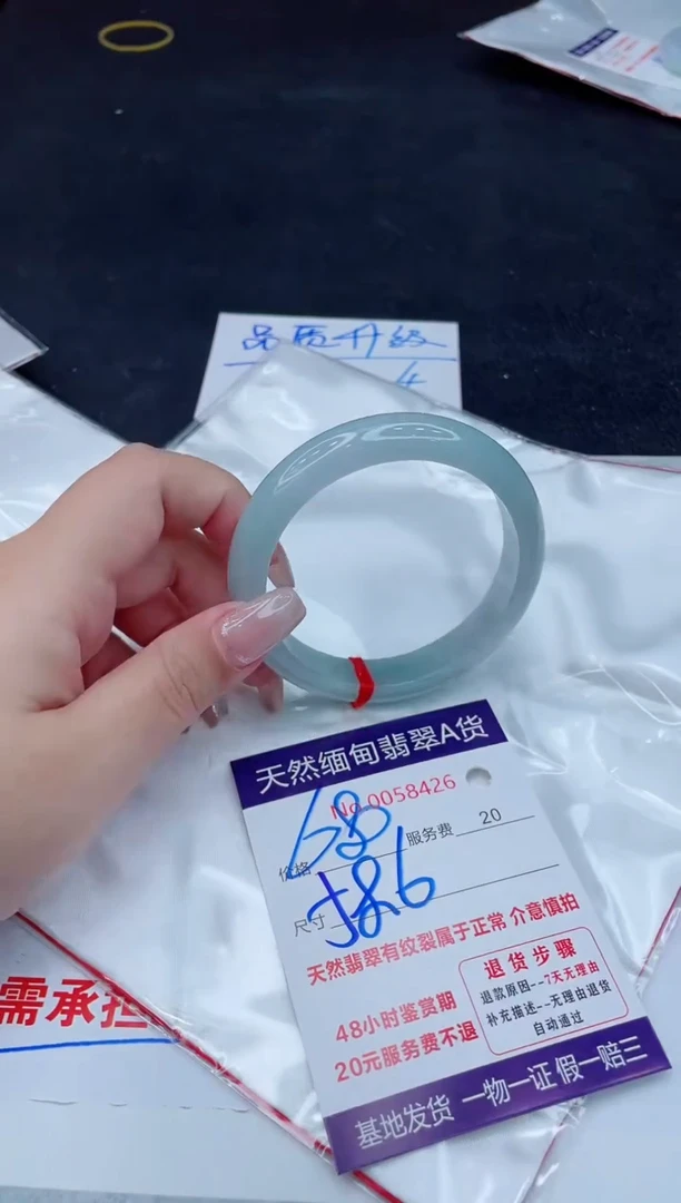 翡翠手镯未镶嵌680.000000