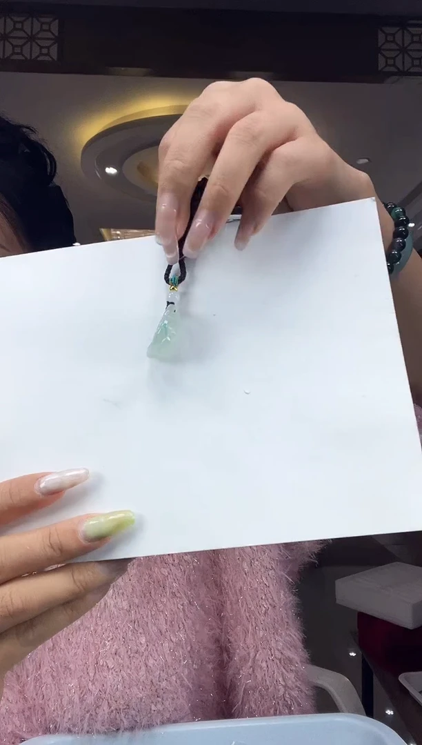 石英质玉手镯未镶嵌吊坠