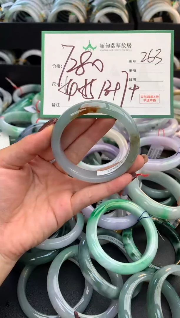 未镶嵌定制翡翠毛货需精细抛光+多人