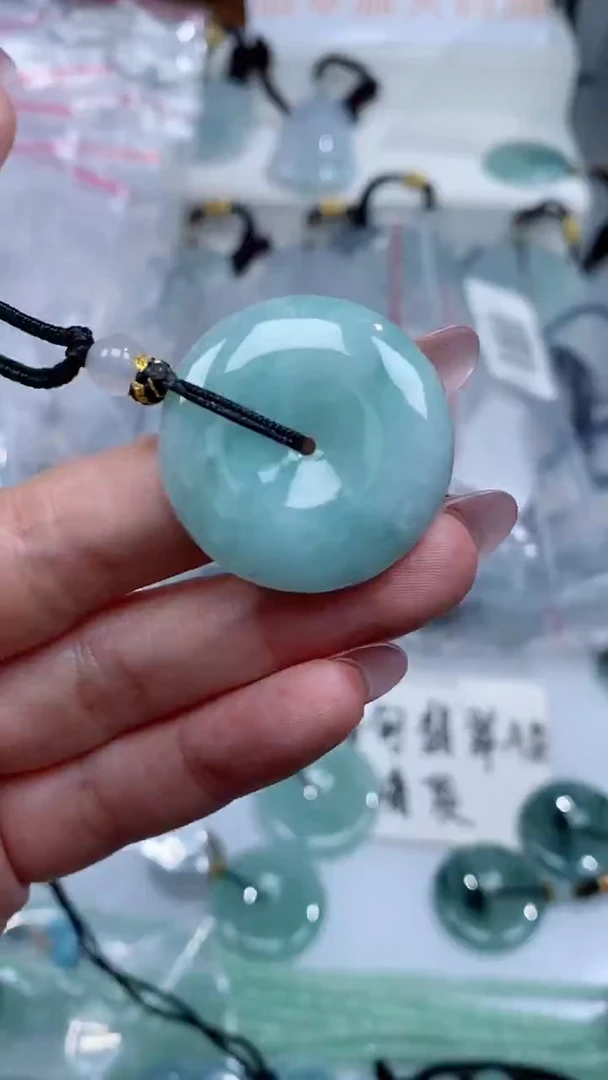 颈饰未镶嵌翡翠吊坠