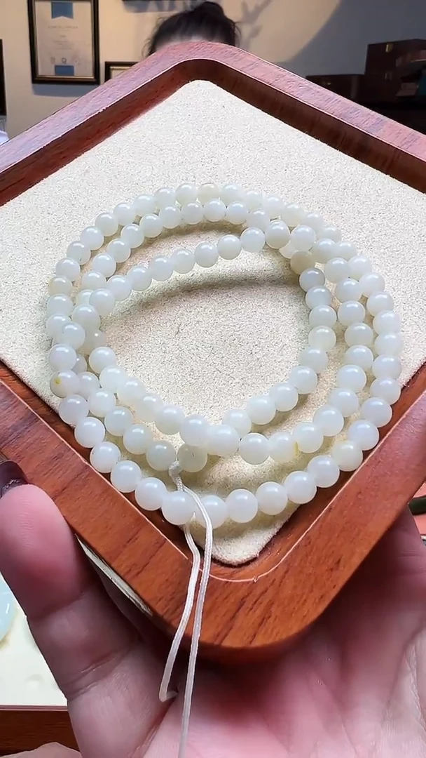 颈饰未镶嵌和田玉6mm左右带皮白玉圆珠链子