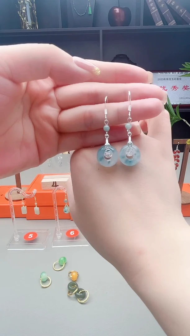 未镶嵌石英质玉（天山翠）耳钉721