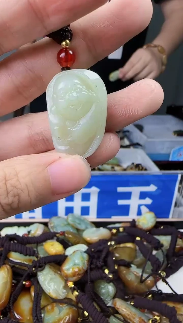 和田玉未镶嵌颈饰1