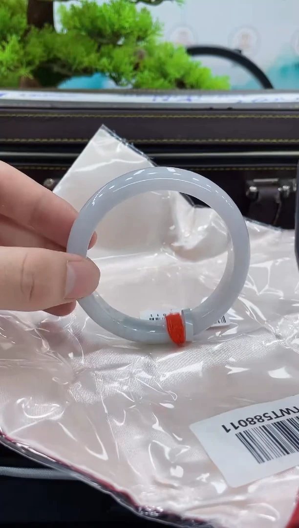 【闪购商品】翡翠手镯未镶嵌手镯