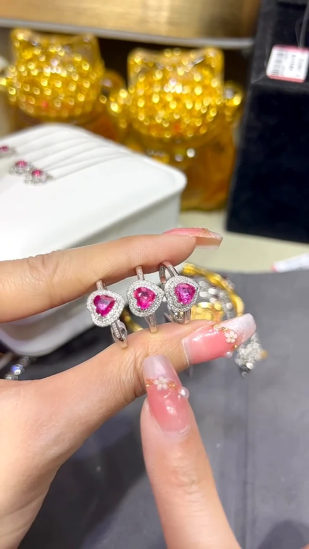 18K金镶嵌天然无烧红宝石戒指爱心款 多样性发其一 约0.80ct 大版