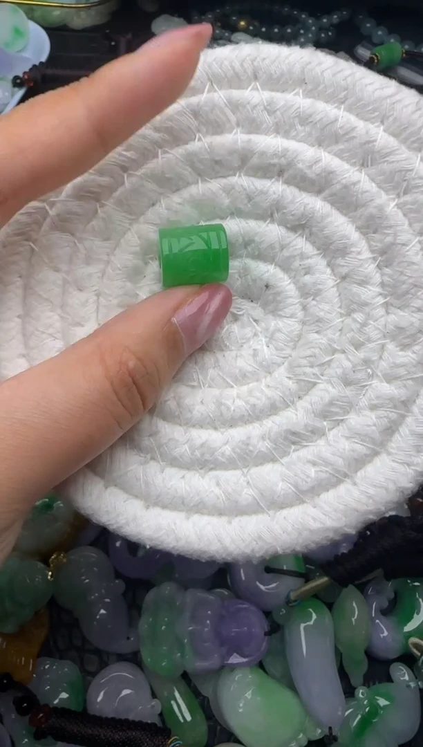 颈饰未镶嵌翡翠缅甸翡翠吊坠