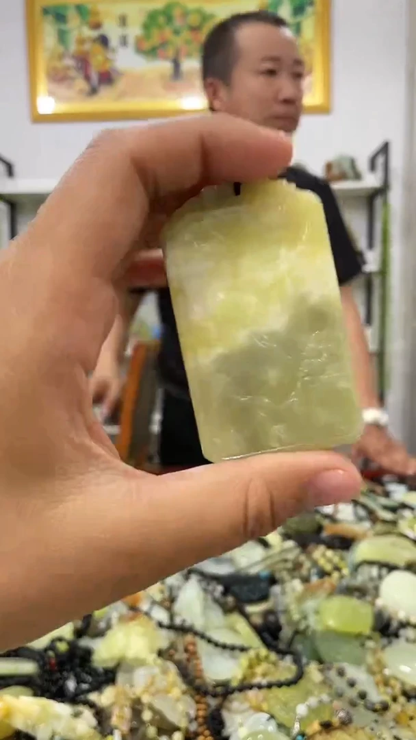 岫玉未镶嵌吊坠